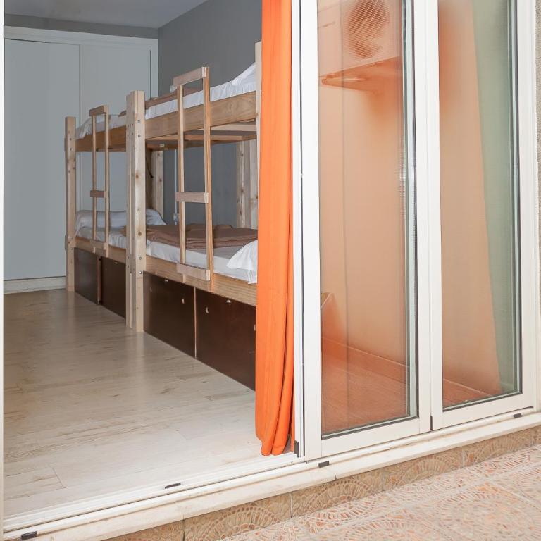 Feel Hostels Soho Malaga - Cama en habitación compartida mixta de 4 camas con terraza - 1
