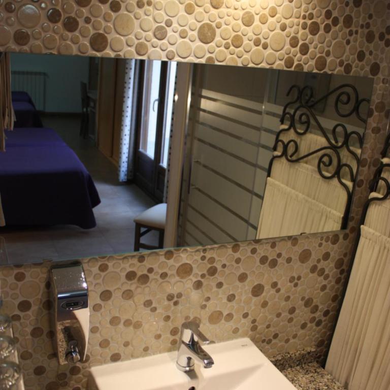 Hostal La Ribera del Júcar - Quadruple Room - 7