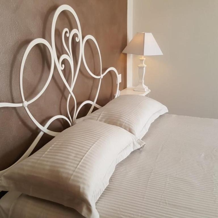Residenza Via Rocca Tre - Camera Matrimoniale con Bagno Privato - 7