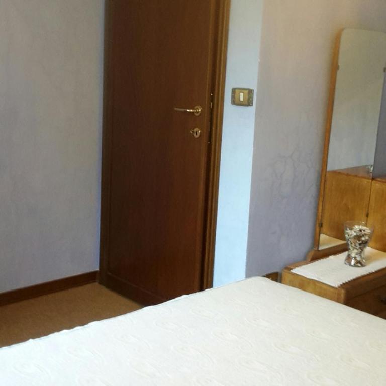 Gessy's - Camera Queen Superior con Bagno in Comune - 4