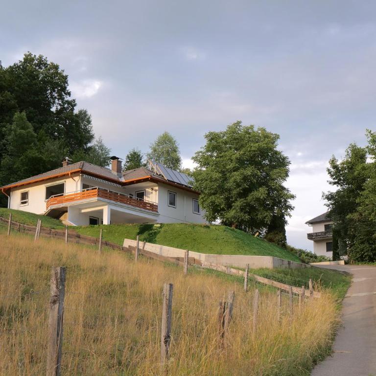 Große Ferienwohnung mit Seeblick nahe Wörthersee Ideal für Familien & Gruppen - Superior Apartment mit 2 Schlafzimmern mit Terrasse und Seeblick - 4