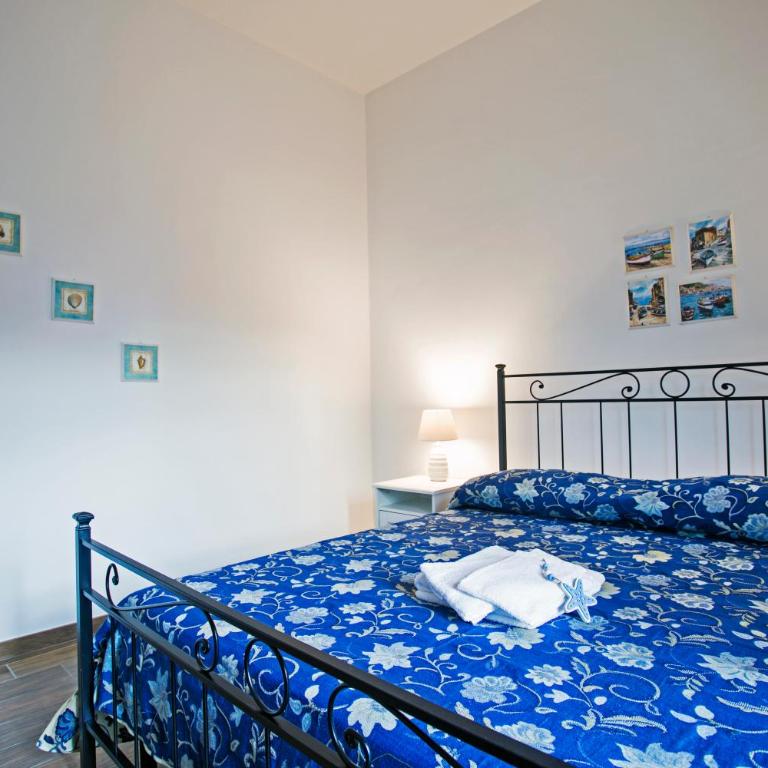 B&B AL BLU - Camera Tripla con Balcone - 5