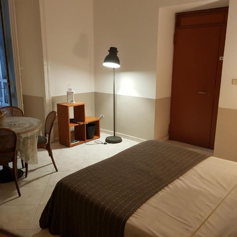 Dreaming of Naples - Double or Twin Room with Shared Bathroom - 1