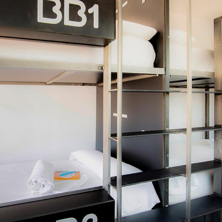 Bea Beach Hostel - Quadruple Room with Private Bathroom - 5