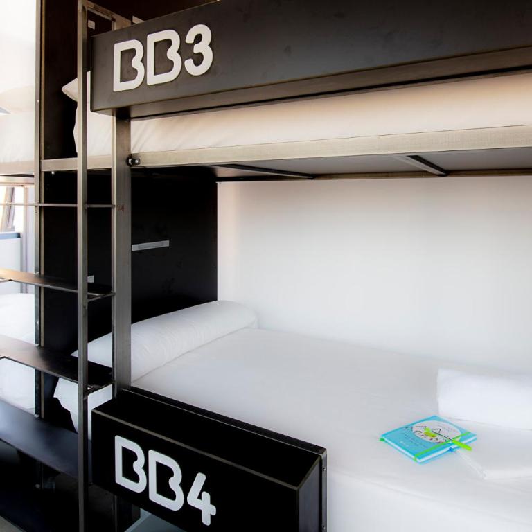 Bea Beach Hostel - Quadruple Room with Private Bathroom - 10