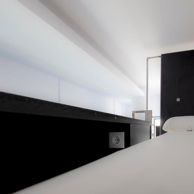 Bea Beach Hostel - Quadruple Room with Private Bathroom - 8
