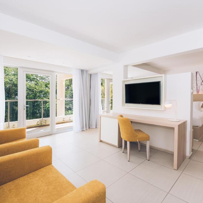 Iberostar Waves Herceg Novi All Inclusive - Junior Suite with Garden View - 3