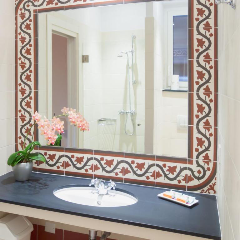 Hotel La Regence - Chambre Lits Jumeaux - 7