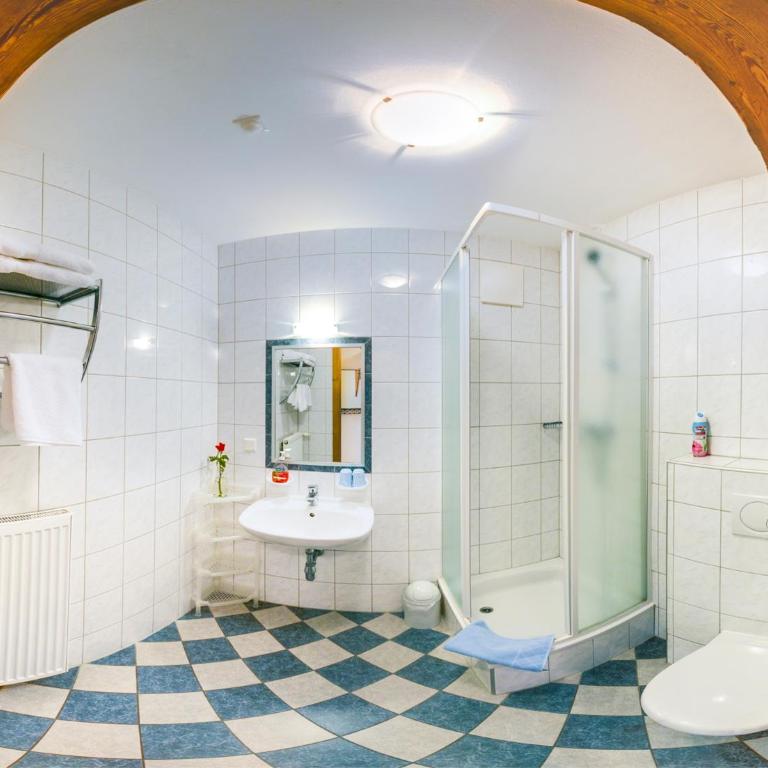 Frühstückspension Zanglhof - Doppel- oder Zweibettzimmer - 8