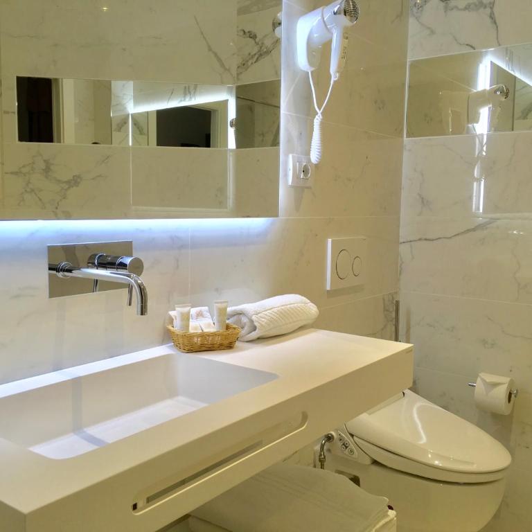 Hotel Beau Rivage Pineta - Camera Familiare con Balcone (2 Adulti + 2 Bambini) - 1