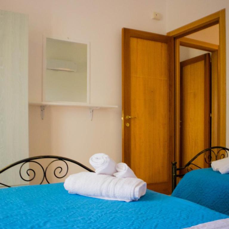 Rooms & Apartments La Spiaggia - Gallipoli - Camera Doppia con Letti Singoli - Edificio Separato - 1