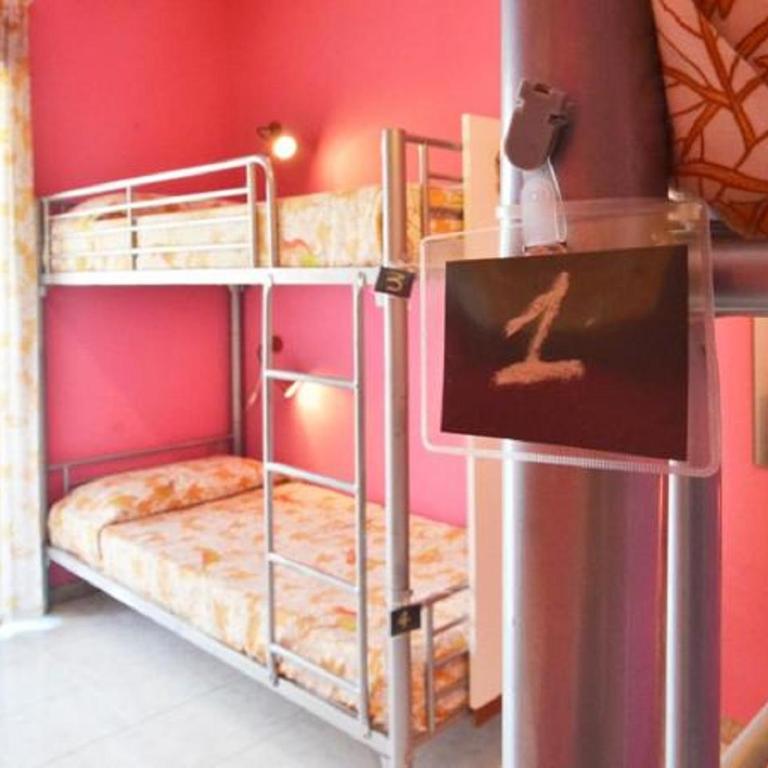 Gianni House Backpackers Hostel - Posto Letto in Dormitorio Femminile con 6 Letti - 5