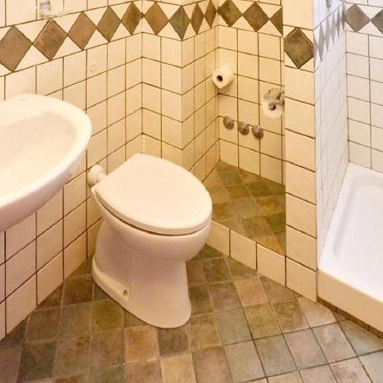 Gianni House Backpackers Hostel - Posto Letto in Dormitorio Misto con 6 Letti - 6