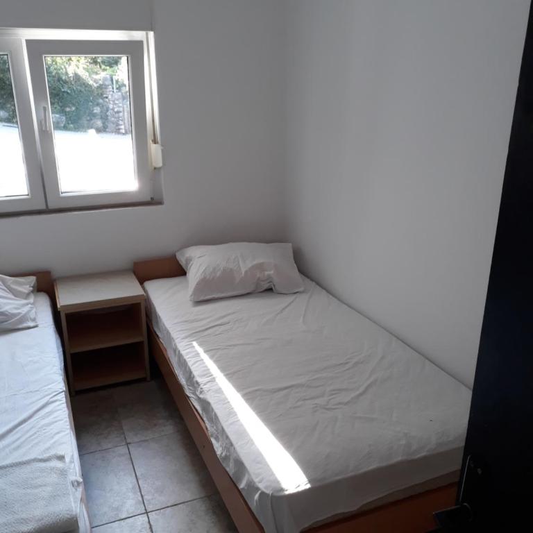 Guest House Sandra - Triple Room with Bathroom - 4