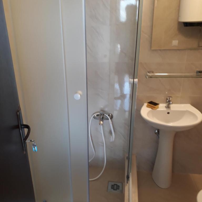 Guest House Sandra - Triple Room with Bathroom - 7