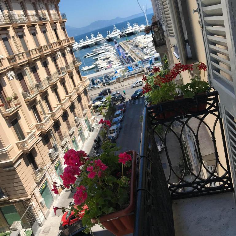Gramsci 21 Rooms - Camera Matrimoniale con Balcone e con Vista Mare Parziale - 3