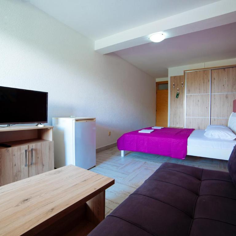 Apartments Art - Dvokrevetna Soba sa Bračnim Krevetom i Pogledom na More - 9