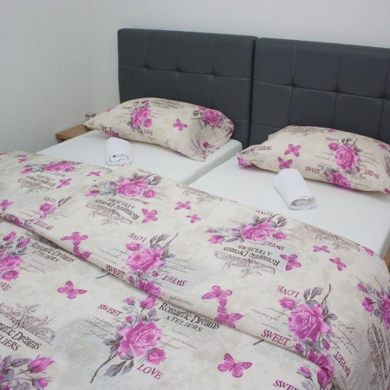 Villa Maja - Deluxe Double or Twin Room - 17