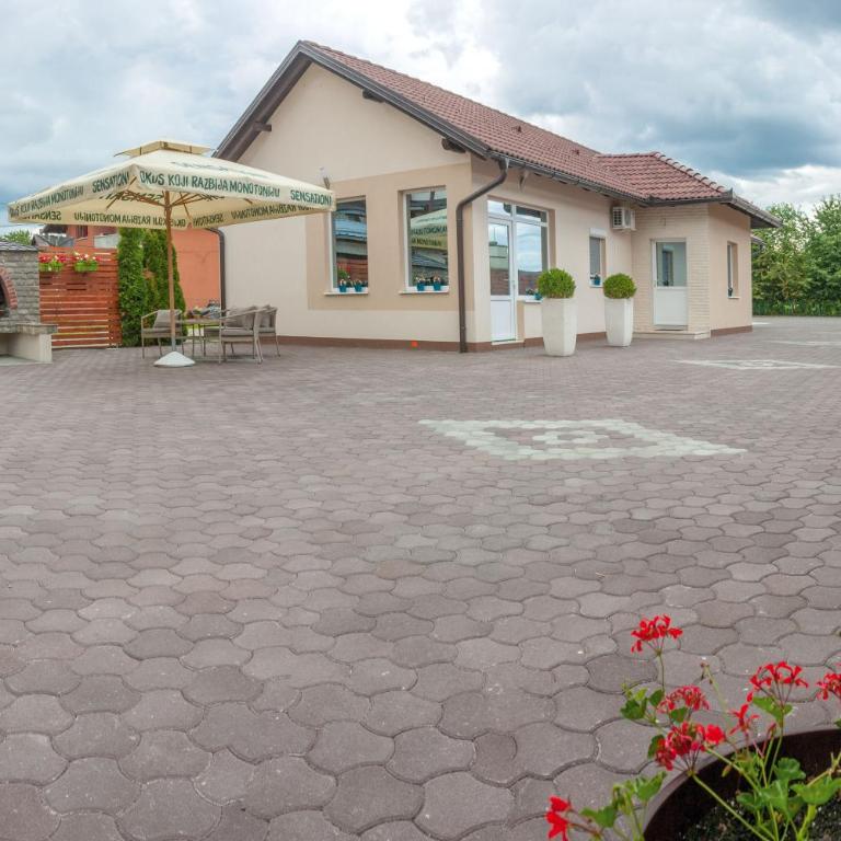 Villa Maja - Three-Bedroom Apartment - 5