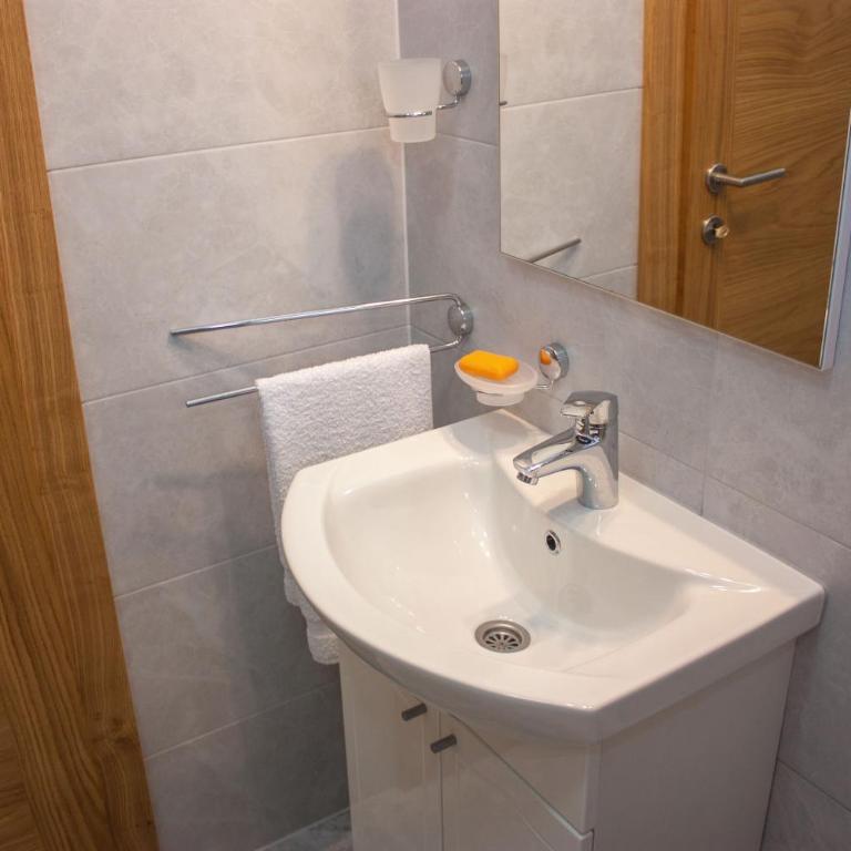 Villa Maja - Standard Triple Room - 8