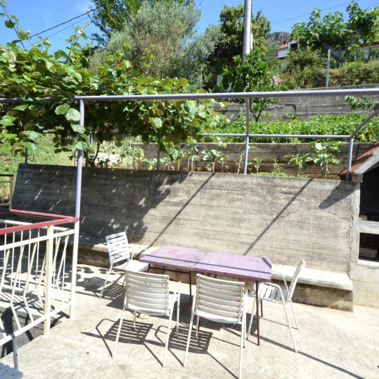Vavic Apartments - One-Bedroom Apartment with Balcony and Sea View - 7