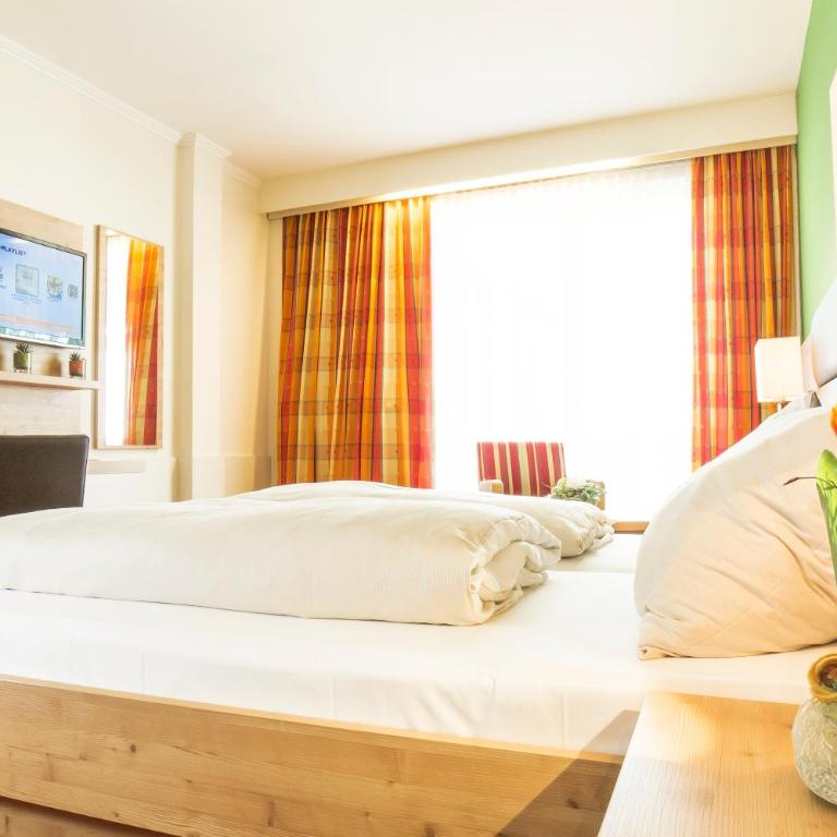 Hotel Rössl-Dependance Neue Post - Dreibettzimmer - 2