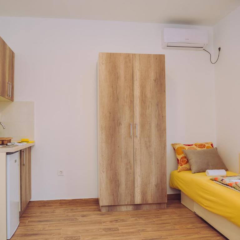 Apartments Krstovic - Studio - 4