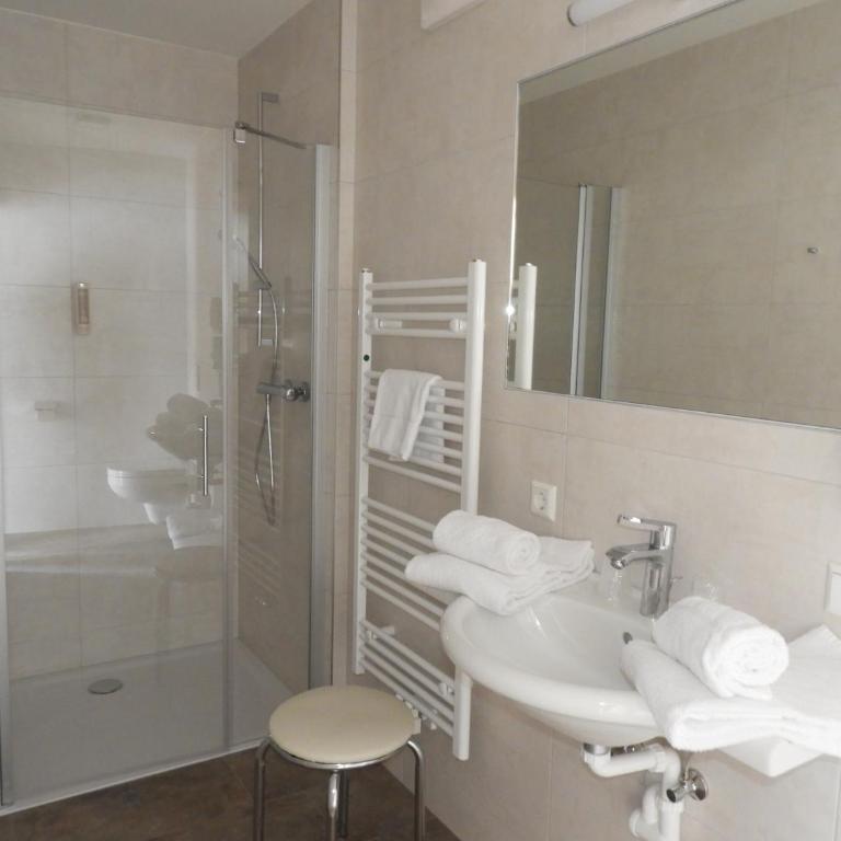 Hotel Hohe Tauern - Dreibettzimmer - 2