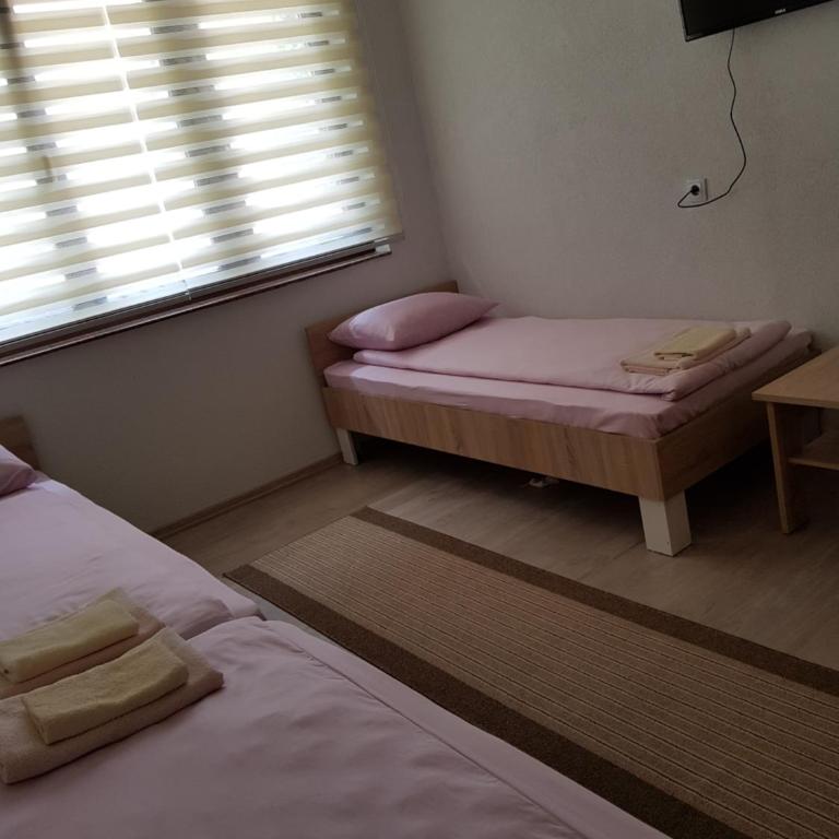 Bistrička stanica - Basic Triple Room with Shared Bathroom - 5
