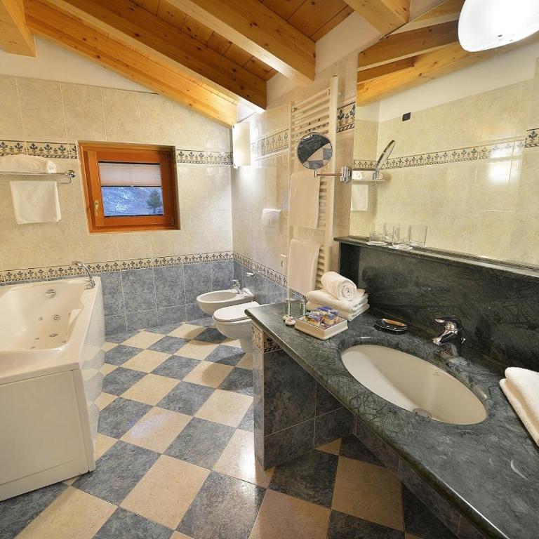 Hotel Posta - Camera Superior Matrimoniale/Doppia con Letti Singoli - 4