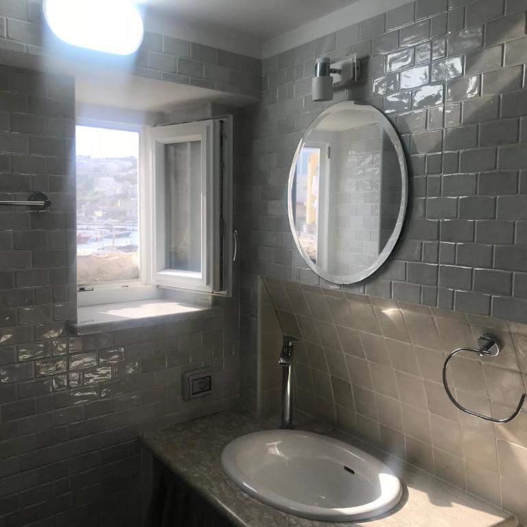 IMMOBILEVANTE - LUISA - Appartamento con 1 Camera da Letto, Balcone e Vista Mare - 16