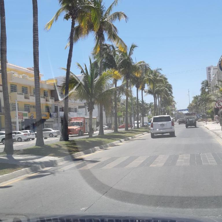 Amplio Condominio Ibis Mazatlán Zona dorada - Three-Bedroom Apartment with View - 42