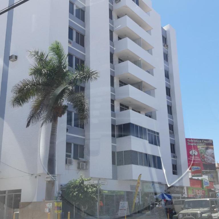Amplio Condominio Ibis Mazatlán Zona dorada - Three-Bedroom Apartment with View - 36