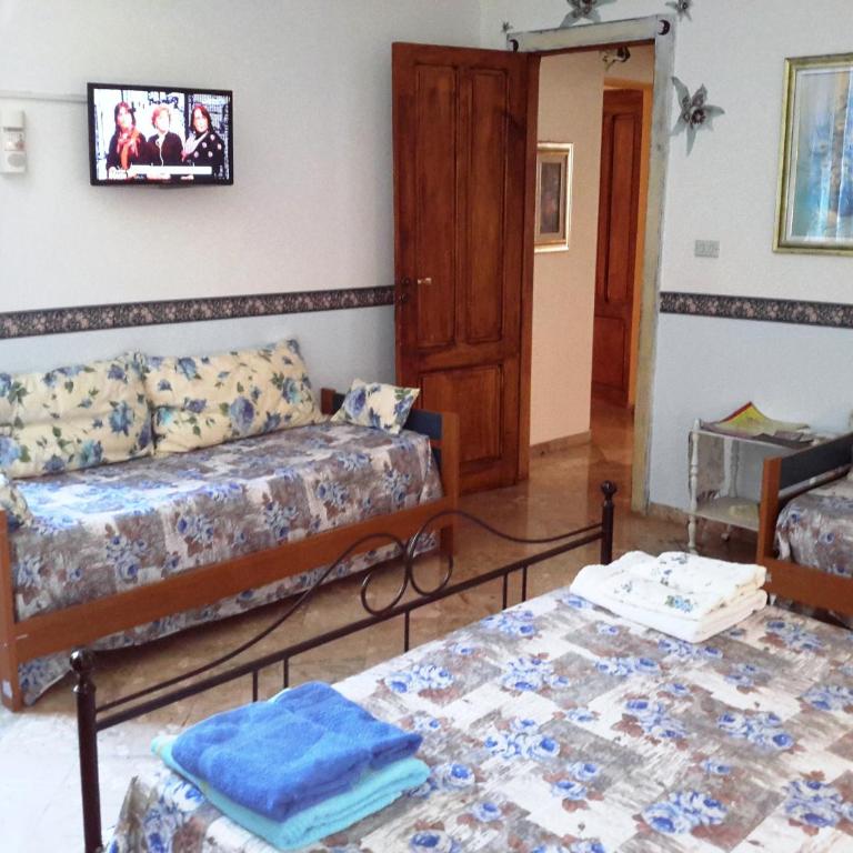 B&B Le 4 Stagioni - Camera Matrimoniale con Bagno in Comune - 11