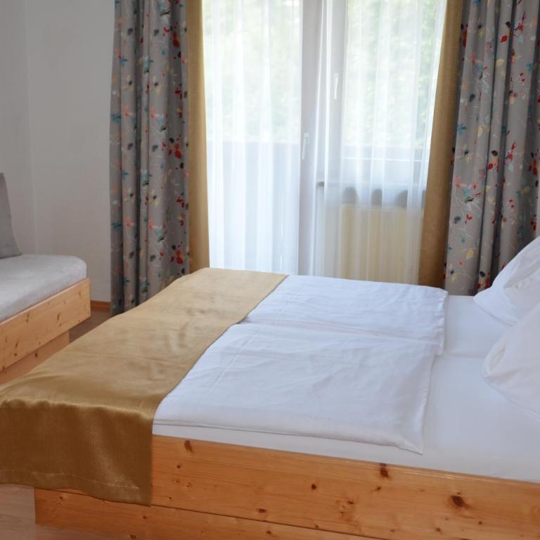 Ferienhaus Helmuth Oberreiter - Doppelzimmer mit Balkon - 2
