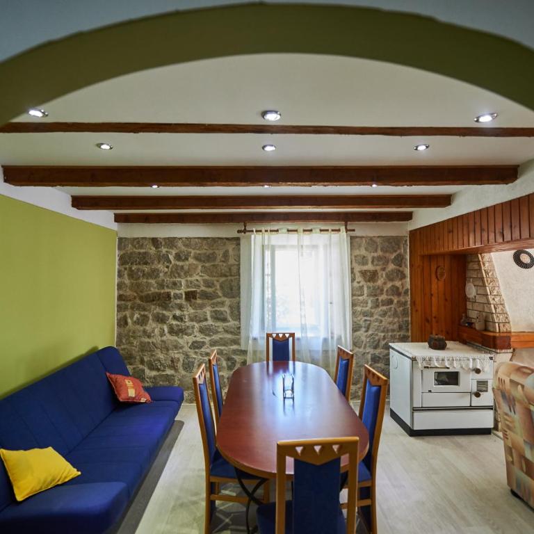 Garden Vista Stone House - Three-Bedroom House - 5