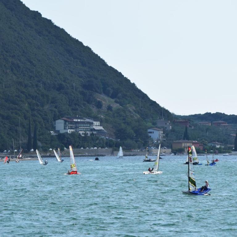 Hotel Vela Azzurra - Camera Familiare con Bagno Privato (3 Adulti + 1 Bambino) - 2