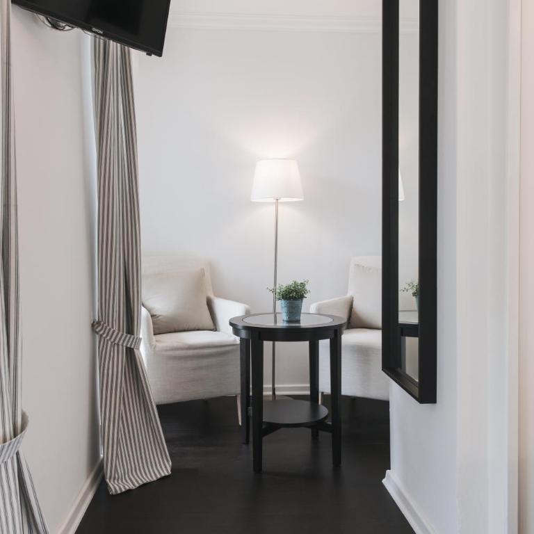 Strandhotel Sille - Classic Doppelzimmer mit Balkon und Seeblick - 4