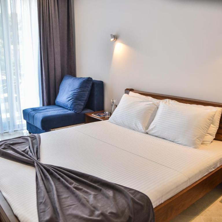 Hotel Prova - Triple Room with City View - 4