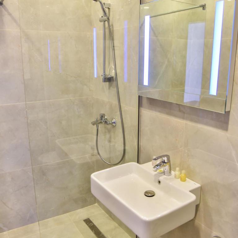 Hotel Prova - Family Room with Terrace - 6