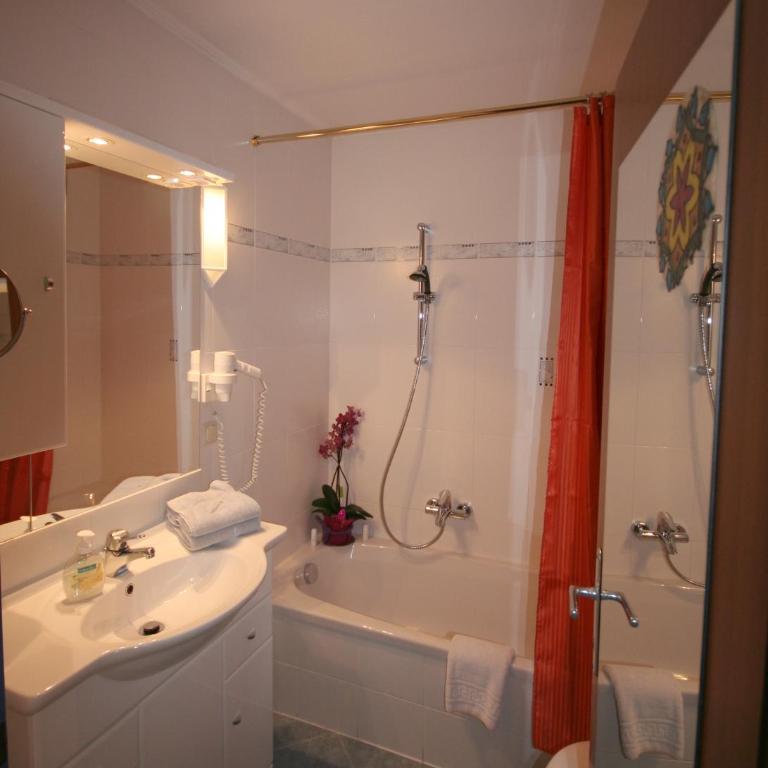 Hotel-Garni Schernthaner - Doppelzimmer mit Balkon - 18