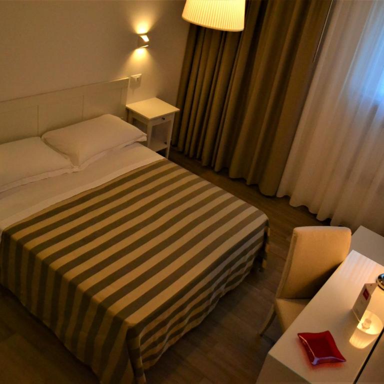Hellorooms lungomare Matteotti 21 a 700 mt dal centro città - Double Room - 1