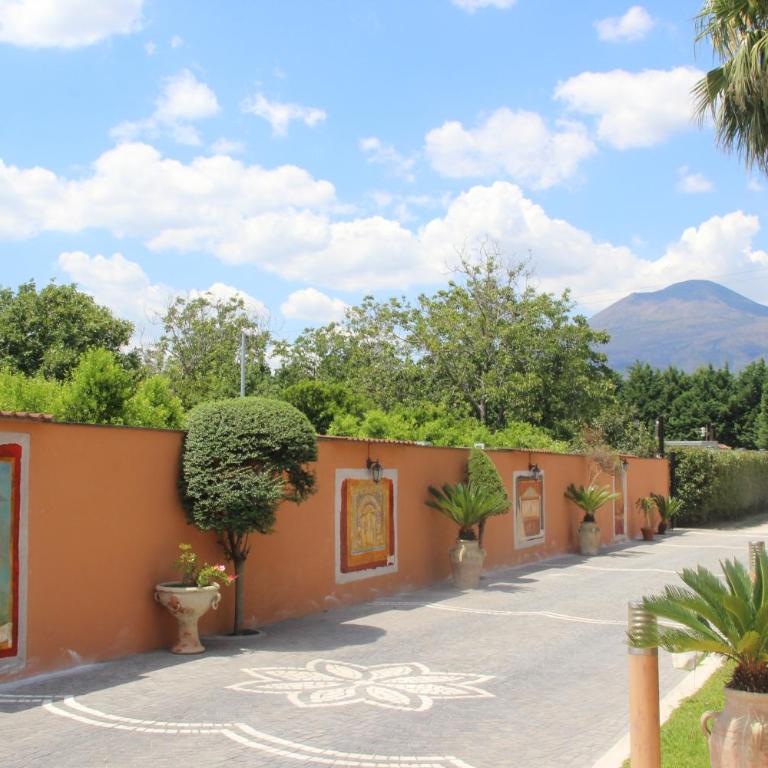 Villa Julia - Camera Matrimoniale con Vista Giardino - 1