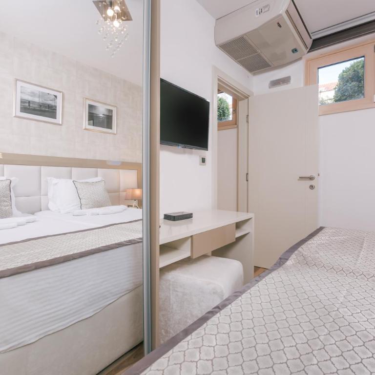 Villa Royal Apartments - Deluxe Suite Lower Ground Floor - 5