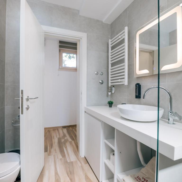 Villa Royal Apartments - Deluxe Suite Lower Ground Floor - 9