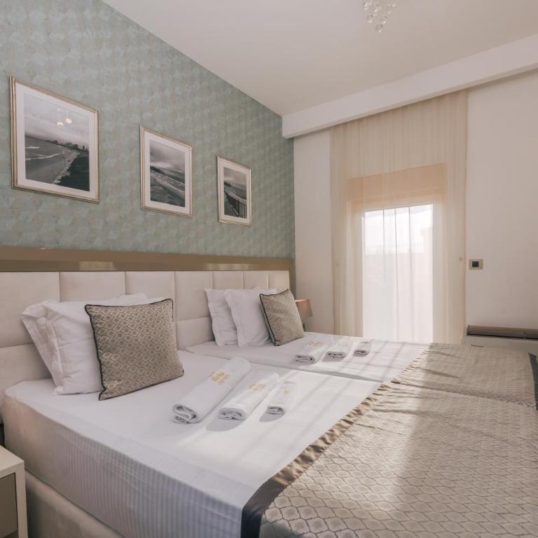 Villa Royal Apartments - Deluxe Suite with Balcony - 1