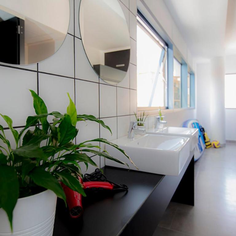 Bea Beach Hostel - Quadruple Room with Private Bathroom - 6