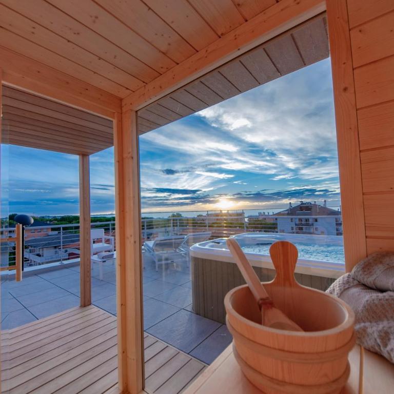 Aurea Attico con Jacuzzi e vista mare Lignano - Appartamento con Vista Mare - 1