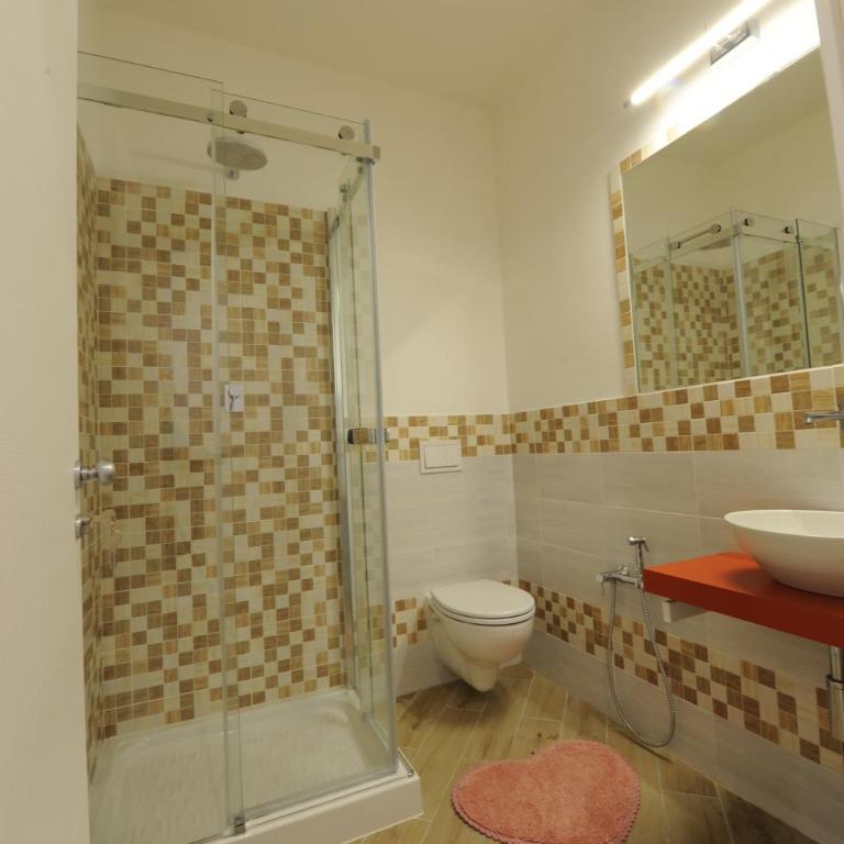 B&B Ariston Pisa Tower - Camera Matrimoniale/Doppia con Letti Singoli con Bagno Privato Esterno - 9