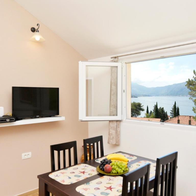 B & M Apartments - Apartment with Sea View - 1